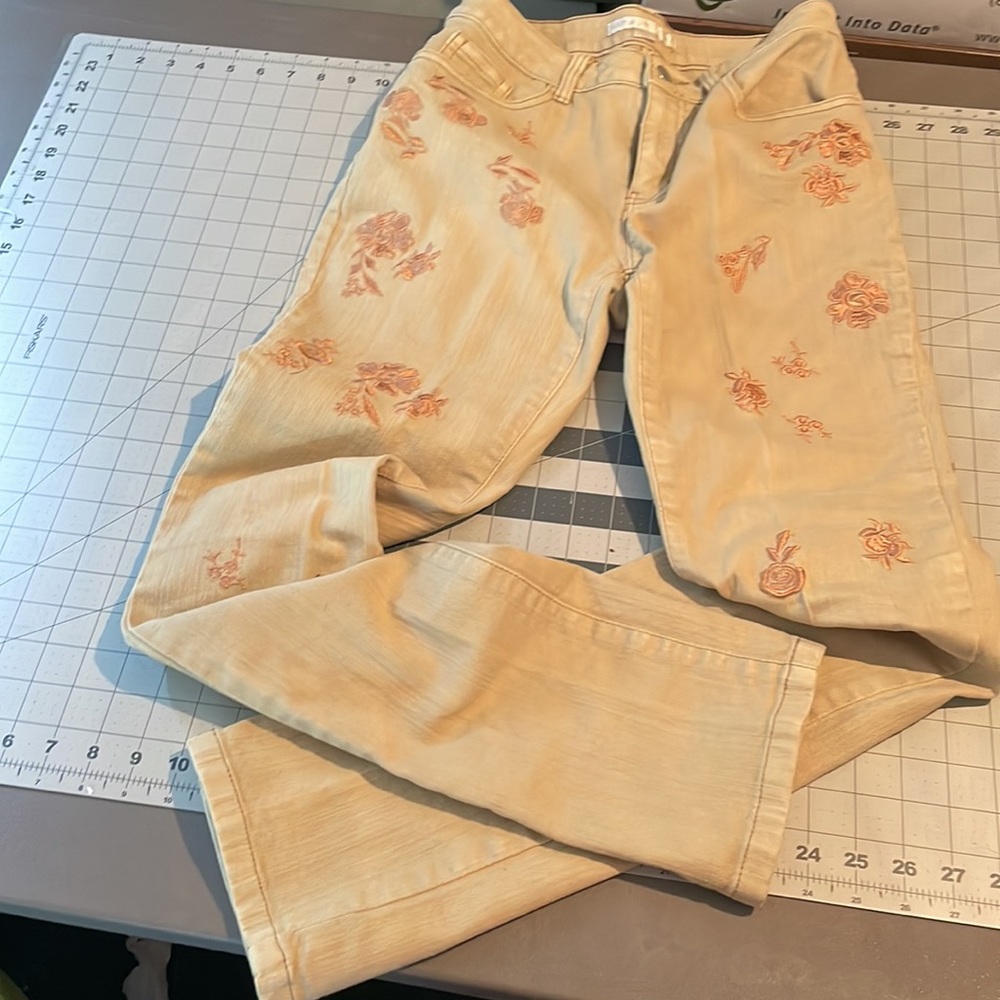 Boston Roper Brand Tan Women’s size 4 Copper Flowers sides. 29”waist 41” Long